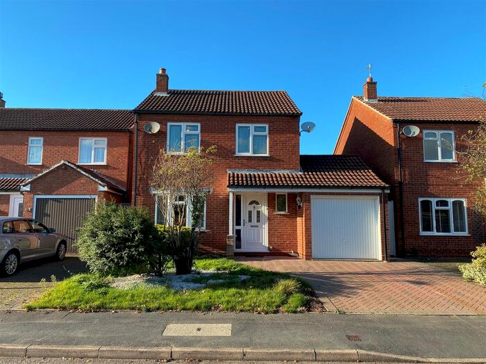 3 Bedroom Detached House To Rent In Hemingford Road, Walsgrave, Coventry, CV2