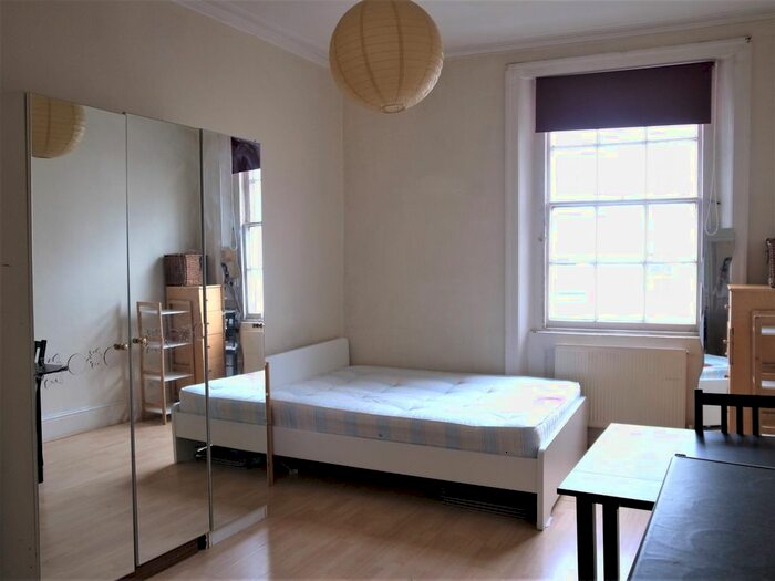 Studio To Rent In Devonshire Terrace, Bayswater/Paddington, London, W2