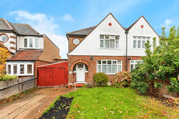 3 Bedroom Semi Detached House For Sale In Somerset Avenue, Chessington, Surrey, KT9