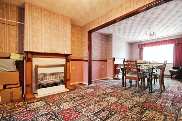 3 Bedroom End Of Terrace House For Sale In Ashburton Avenue, Llanrumney, Cardiff, CF3