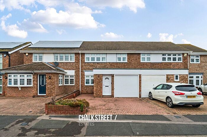 3 Bedroom Terraced House For Sale In Veny Crescent, Hornchurch, RM12