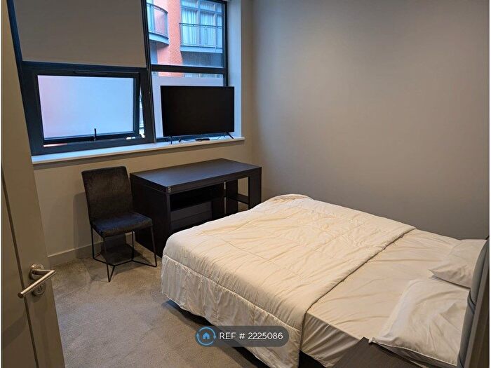 3 Bedroom Flat To Rent In Trafalgar House, Leeds, LS1