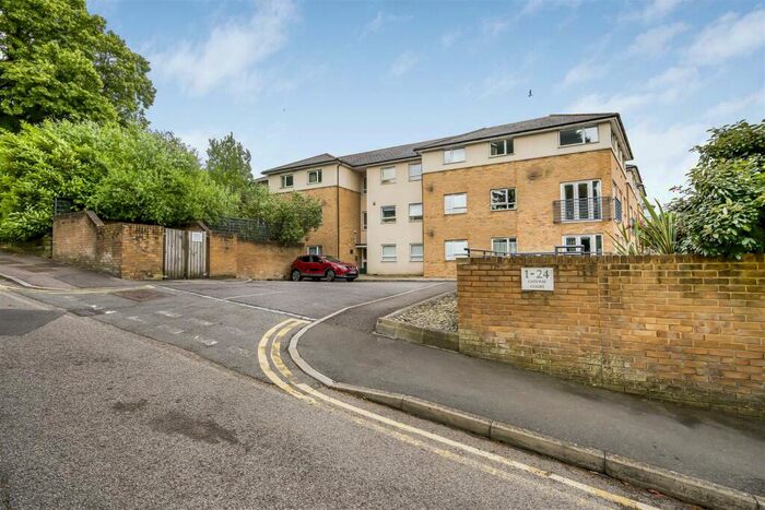 2 Bedroom Flat For Sale In Gateway Court, Bricket Wood, St. Albans, AL2