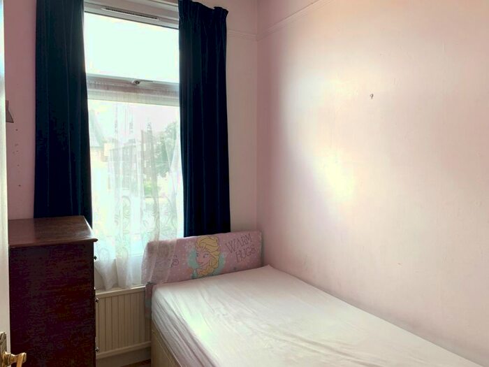 2 Bedroom Flat To Rent In Cornwall Road, London, N15