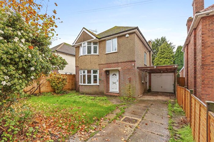 3 Bedroom Detached House For Sale In Verney Avenue, High Wycombe, HP12