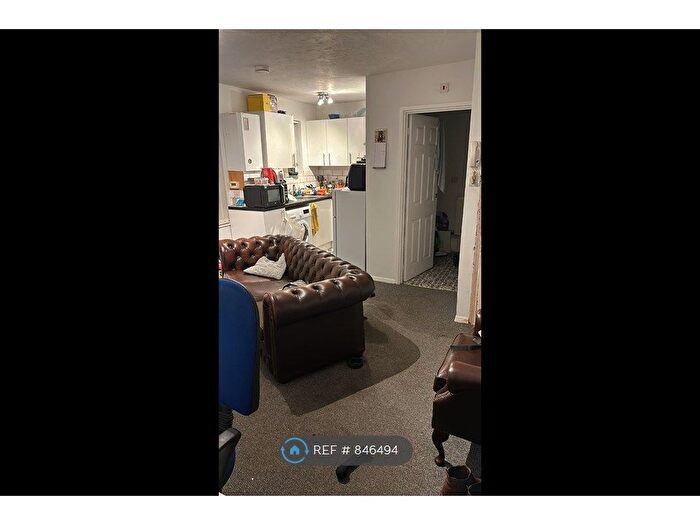 1 Bedroom Flat To Rent In Fore Street, Westbury, BA13