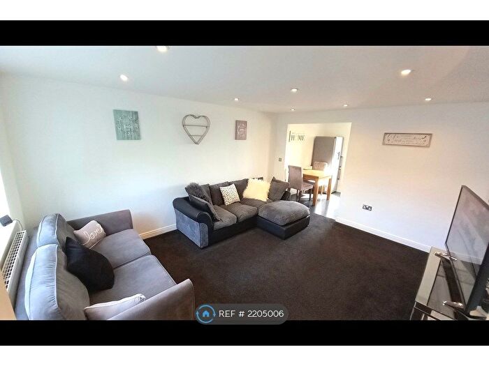 3 Bedroom Semi-Detached House To Rent In Coleshill Way, Bradford, BD4