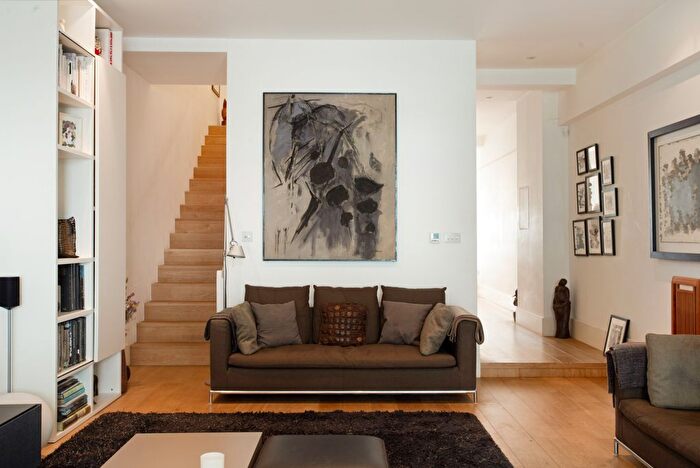 3 Bedroom End Of Terrace House For Sale In Osiers Road, Putney, London, SW18
