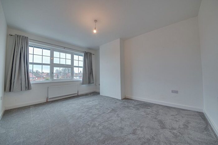 3 Bedroom Flat To Rent In Laughton Road, Sheffield, S25