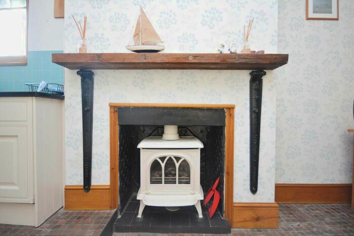 2 Bedroom Detached House For Sale In Montefiore Avenue, Ramsgate, Kent, CT11