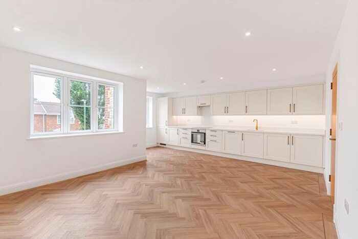 2 Bedroom Flat For Sale In Ash Close, Sidcup, DA14