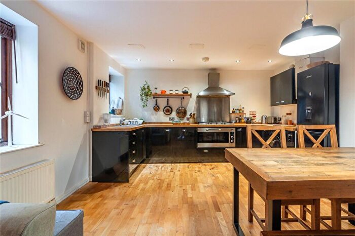 2 Bedroom Apartment For Sale In Hotwell Road, Bristol, BS8