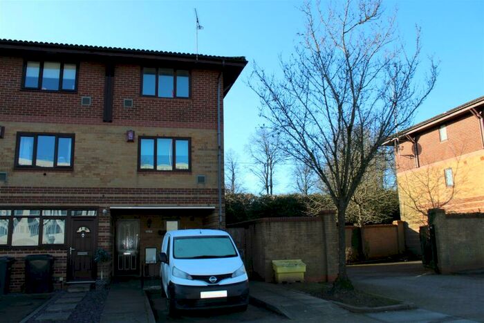 3 Bedroom Town House To Rent In Bristol Road South, Rednal, B45