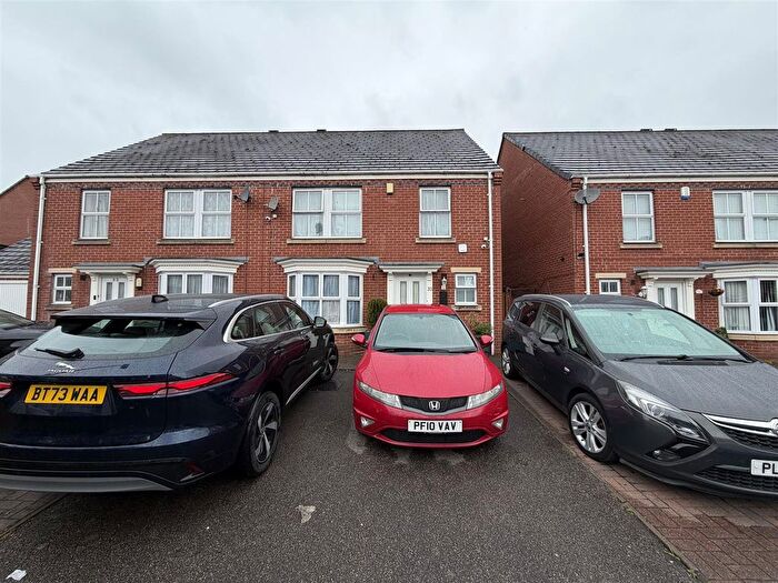 4 Bedroom Semi Detached House For Sale In College Road, Alum Rock, Birmingham, B8