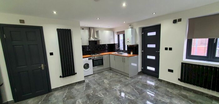 Studio To Rent In Sheaveshill Avenue, London, NW9