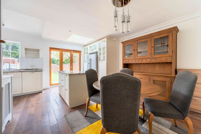 5 Bedroom Semi-Detached House To Rent In Tavistock Avenue, Perivale, Greenford, UB6