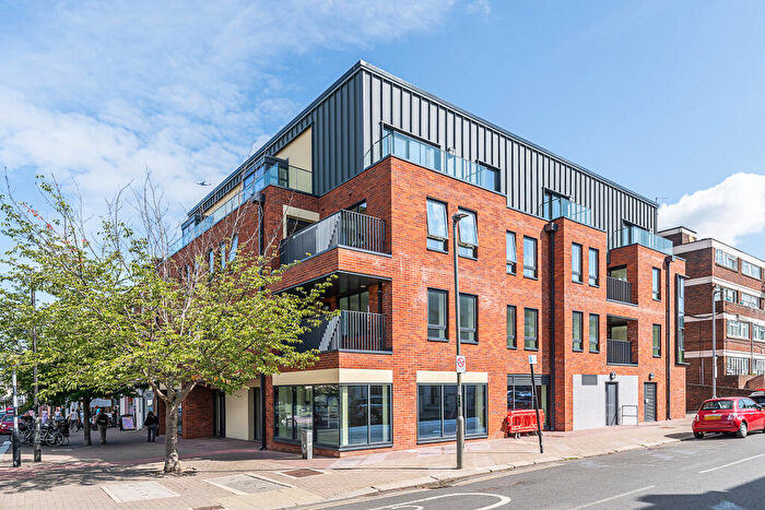 2 Bedroom Flat For Sale In Northcote Road, London, SW11