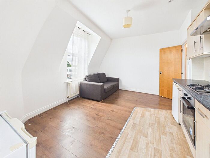 2 Bedroom Flat To Rent In Heath Road, Twickenham, TW1