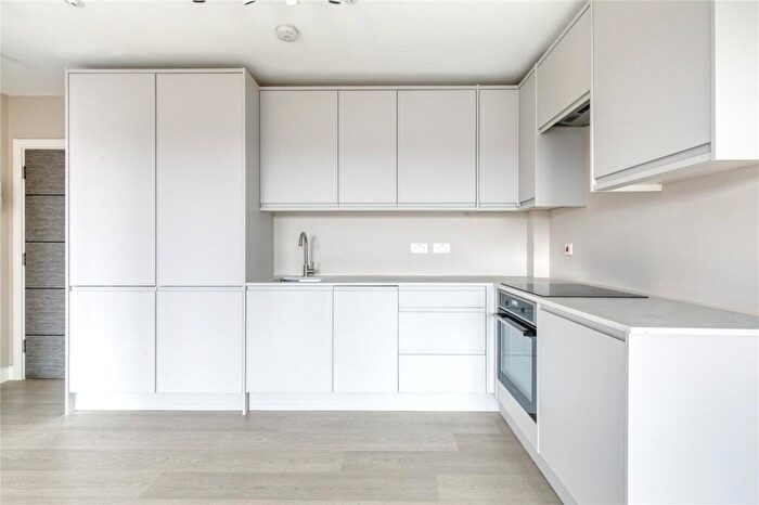 1 Bedroom Apartment To Rent In High Street, Crowthorne, Berkshire, RG45