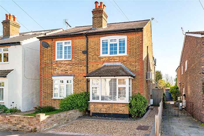 3 Bedroom Semi-Detached House For Sale In Cambridge Road, Walton-On-Thames, KT12