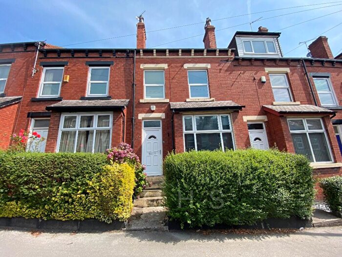 6 Bedroom Terraced House For Sale In Hessle Terrace, Leeds, LS6
