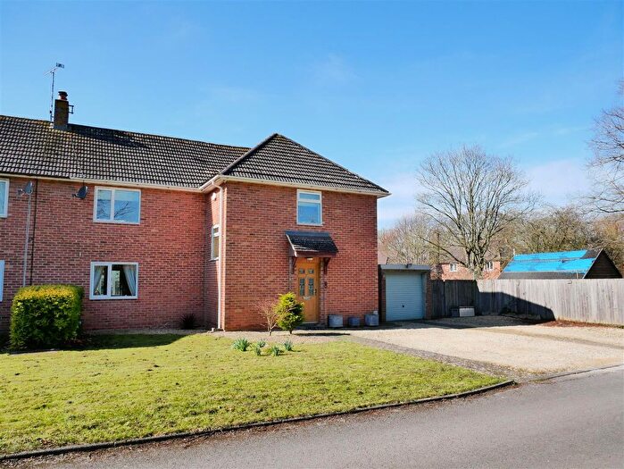 4 Bedroom Semi-Detached House For Sale In Trenchard Avenue, Calne, SN11