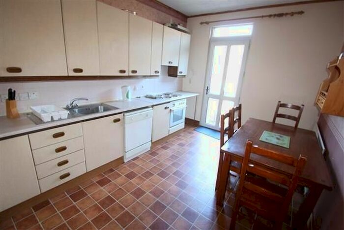 2 Bedroom Flat To Rent In Main Street, Ballynahinch, BT24