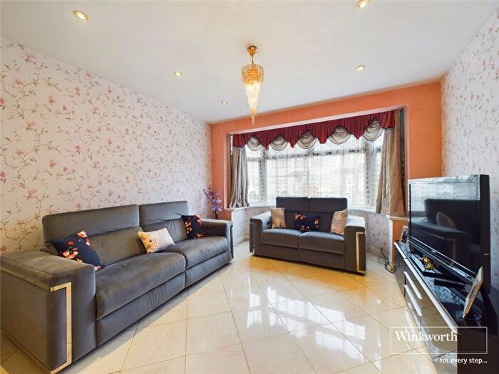 4 Bedroom Terraced House For Sale In Princes Avenue, Kingsbury, London, NW9