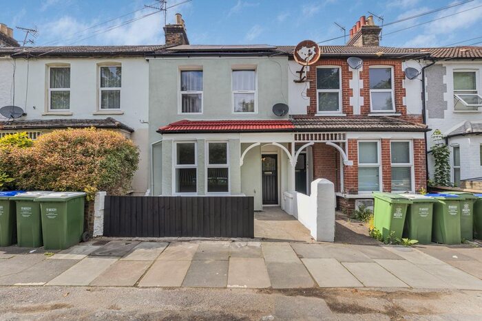 2 Bedroom Flat To Rent In Athol Road, Erith, DA8