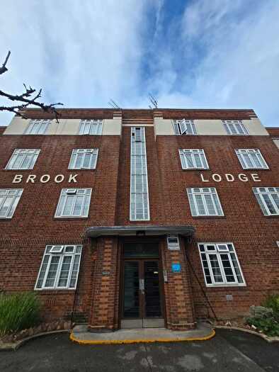 3 Bedroom Flat To Rent In North Circular Road, London, NW11