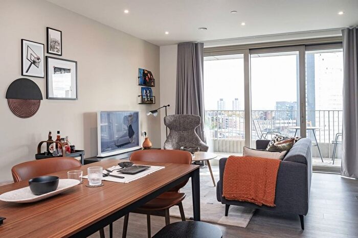 2 Bedroom Flat To Rent In Montfichet Road, Stratford, London, E20