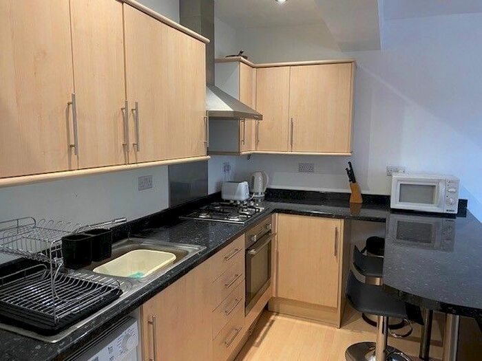 3 Bedroom Flat To Rent In Caversham Road, Reading, RG1