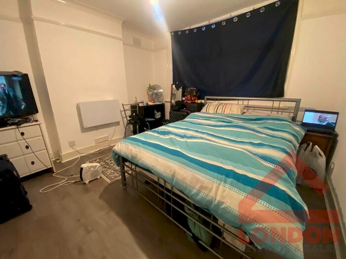 1 Bedroom Flat To Rent In Carmichael Road, London, SE25
