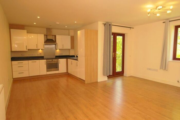2 Bedroom Flat To Rent In Granhams Road, Great Shelford, Cambridge, CB22
