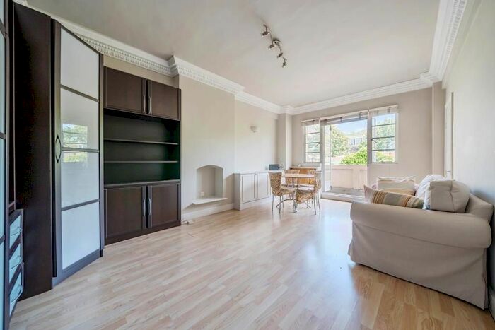 Studio To Rent In Broadwalk Court, Palace Gardens Terrace, W8