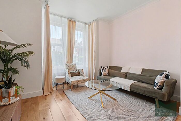 2 Bedroom Flat To Rent In Elmdale Road, London, N13