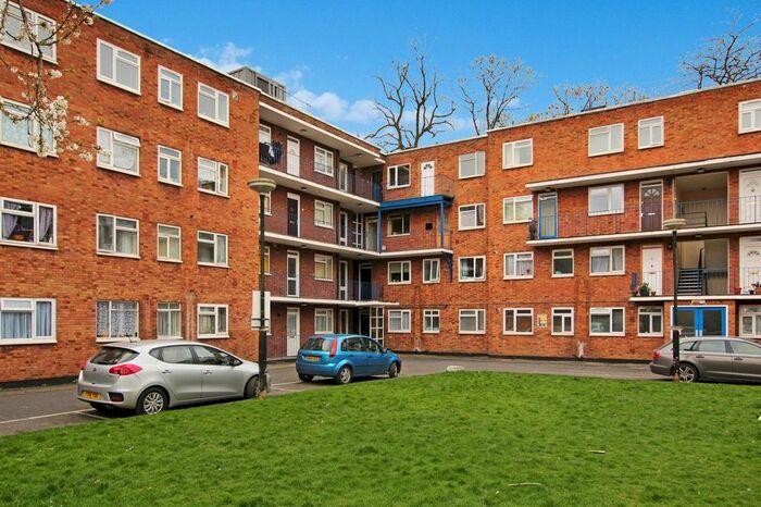 2 Bedroom Flat To Rent In Viceroy Court, High Street South, Dunstable, Bedfordshire, LU6