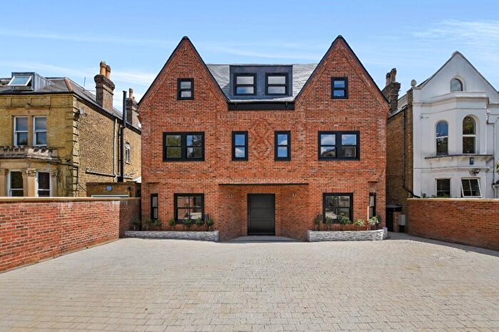 3 Bedroom Duplex For Sale In The Ridgeway, London, EN2