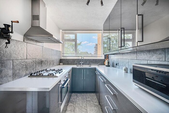 3 Bedroom Apartment For Sale In Avenue Road, Epsom, KT18