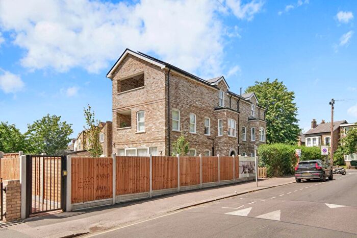 2 Bedroom Apartment For Sale In Bulwer Road, Leytonstone, E11