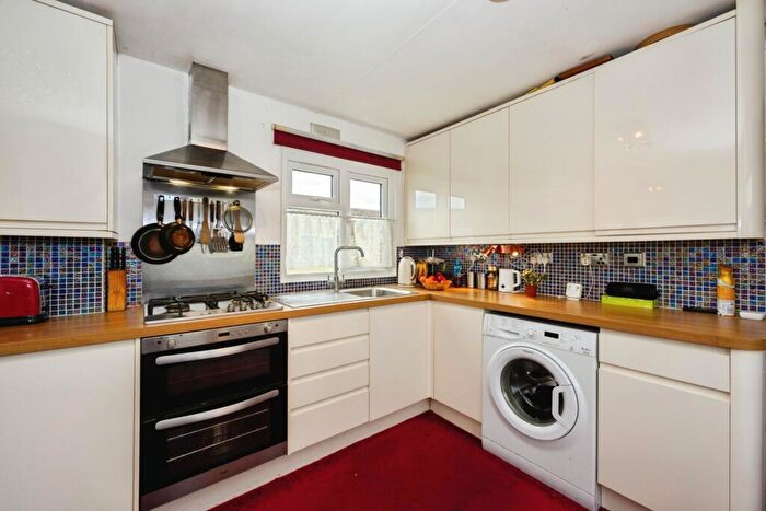 2 Bedroom Mobile Home For Sale In Roof Of The World Mobile Home Park, Boxhill Road, Tadworth, Surrey, KT20
