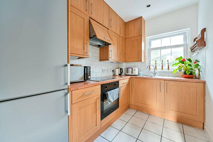 2 Bedroom Flat To Rent In Sophia Square, Rotherhithe, London, SE16