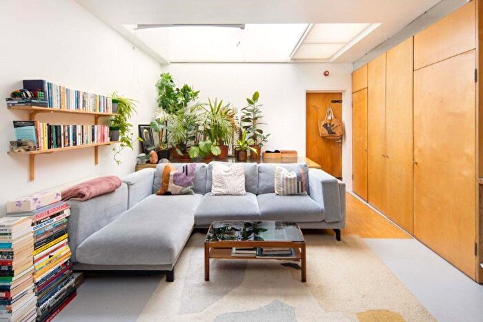2 Bedroom Flat For Sale In Orsman Road, Hackney, London, N1