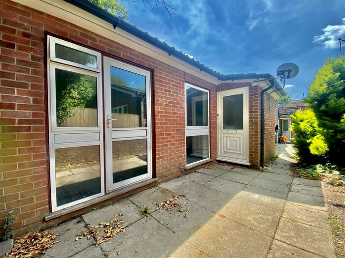 1 Bedroom Semi-Detached Bungalow To Rent In Yarmouth Road, Norwich, NR7