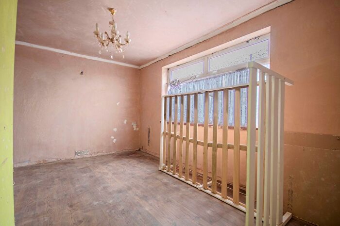2 Bedroom End Of Terrace House For Sale In New Road, Ynysybwl, CF37