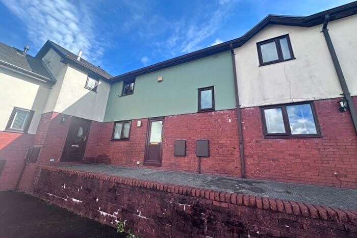 2 Bedroom Property To Rent In Old Farm Court, Abertawe, SA7