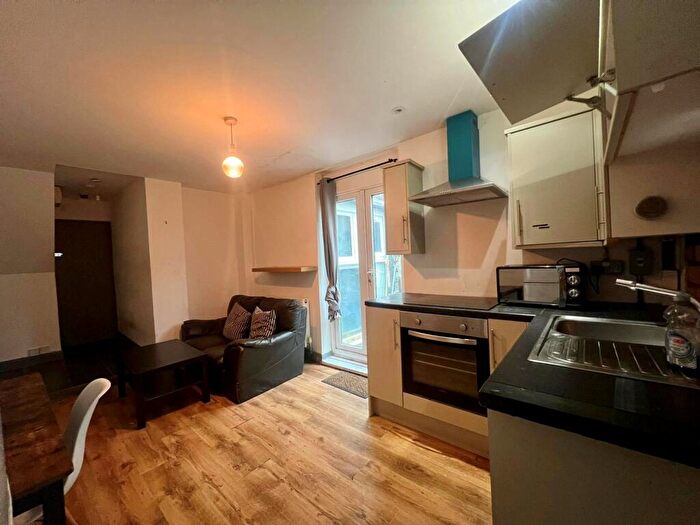 1 Bedroom Flat To Rent In Glenroy Street, Cardiff, CF24