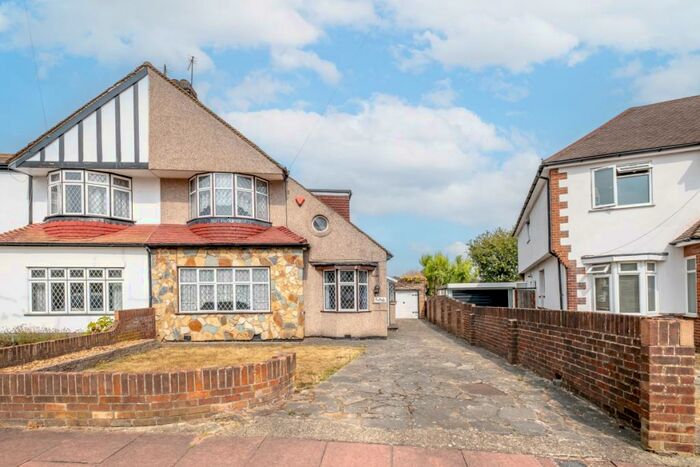 4 Bedroom Semi-Detached House To Rent In Lewis Road Sidcup, DA14