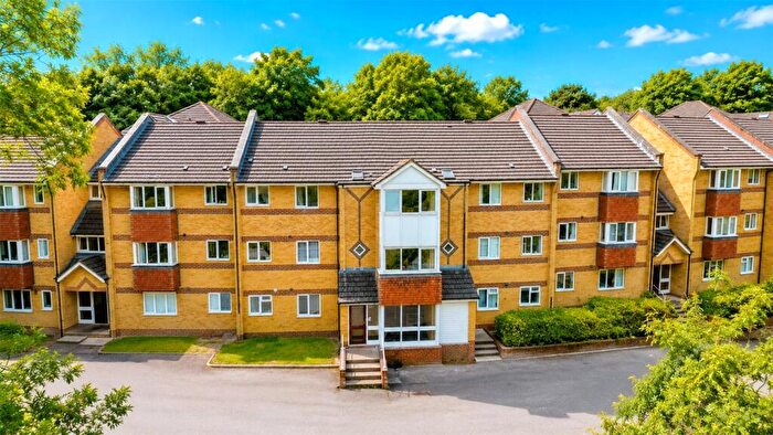2 Bedroom Apartment For Sale In Armour Hill, Tilehurst, Reading, Berkshire, RG31