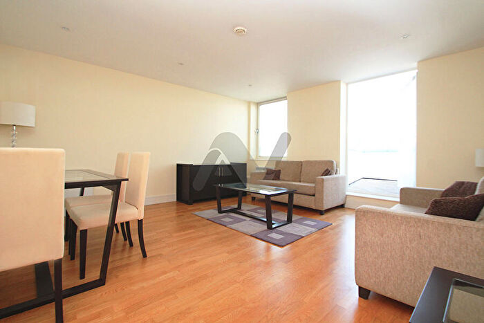 2 Bedroom Apartment To Rent In Drayton Park, London, N5